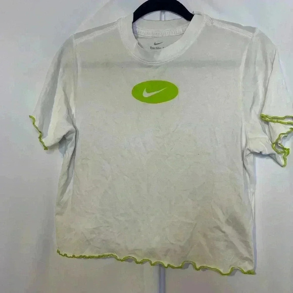 Women’s Nike Loose Fit Cropped Shirt - Picture 1 of 3